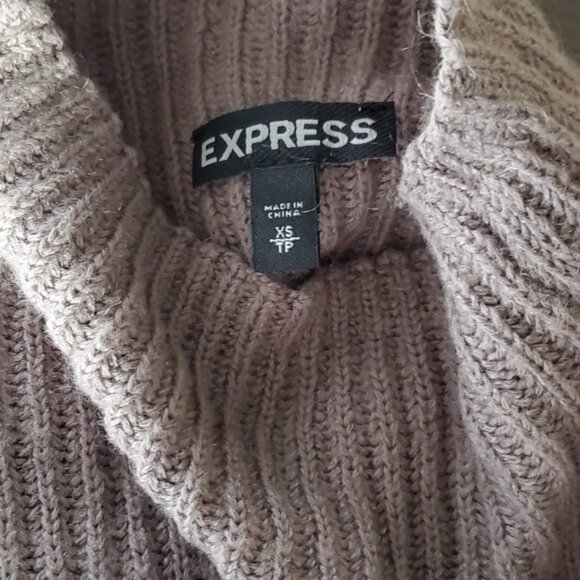 Express Curved Hem Funnel Neck - Picture 4 of 8